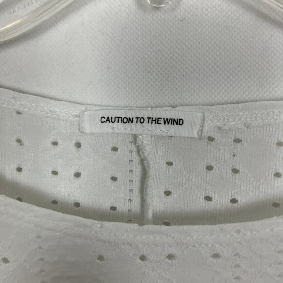 Caution To The Wind White Eyelet Dolman Sleeve Cropped Top Size M - Picture 2 of 7